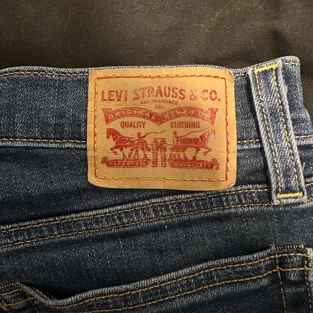 Levi Shorts - Picture 5 of 5